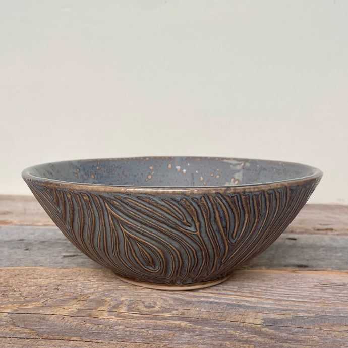 WOODGRAIN LINDA SERVING BOWL IN SLATE