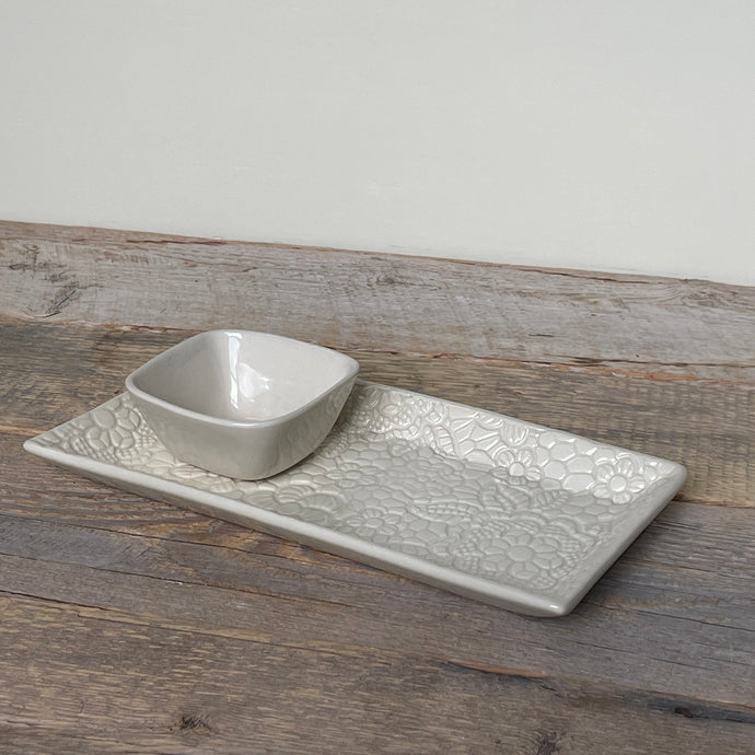 DAISY LACE SMALL RECTANGLE PLATTER SET IN IVORY