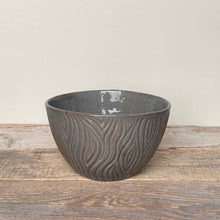 Load image into Gallery viewer, WOODGRAIN TALI SERVING BOWL IN SLATE