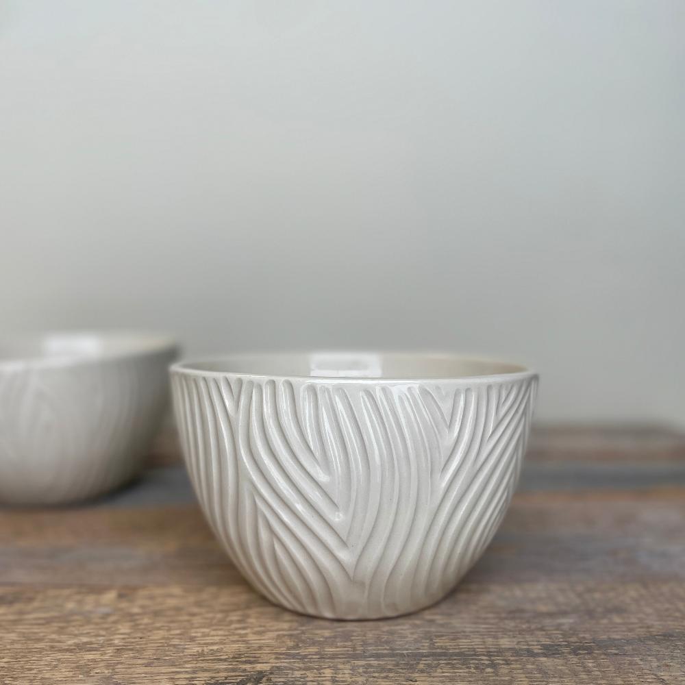 WOODGRAIN TALI SERVING BOWL IN IVORY