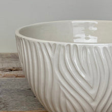 Load image into Gallery viewer, WOODGRAIN TALI SERVING BOWL IN IVORY