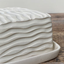 Load image into Gallery viewer, BUTTER DISH IN IVORY WITH CARVED WAVES