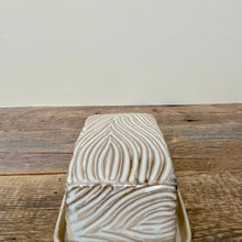 Load image into Gallery viewer, BUTTER DISH IN OATMEAL WITH WOODGRAIN