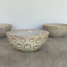 Load image into Gallery viewer, OATMEAL SMALL EVERYDAY BOWLS WITH CIRCLES