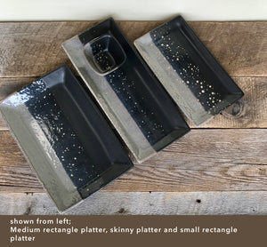 SMALL RECTANGLE PLATTER SET IN MIDNIGHT
