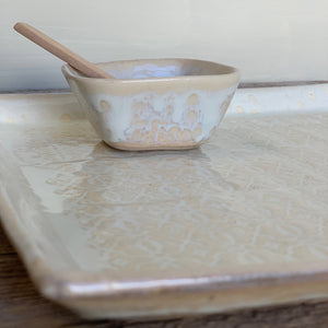 OATMEAL MEDIUM SQUARE PLATTER SET IN BAROQUE (12.5"X12.5")