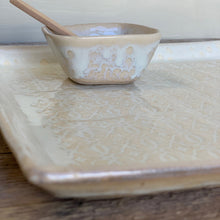 Load image into Gallery viewer, OATMEAL MEDIUM SQUARE PLATTER SET IN BAROQUE (12.5&quot;X12.5&quot;)