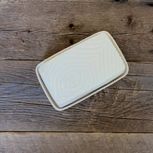 Load image into Gallery viewer, BUTTER DISH IN IVORY WITH CARVED WOOD GRAIN