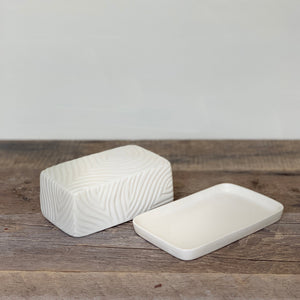 BUTTER DISH IN IVORY WITH CARVED WOOD GRAIN