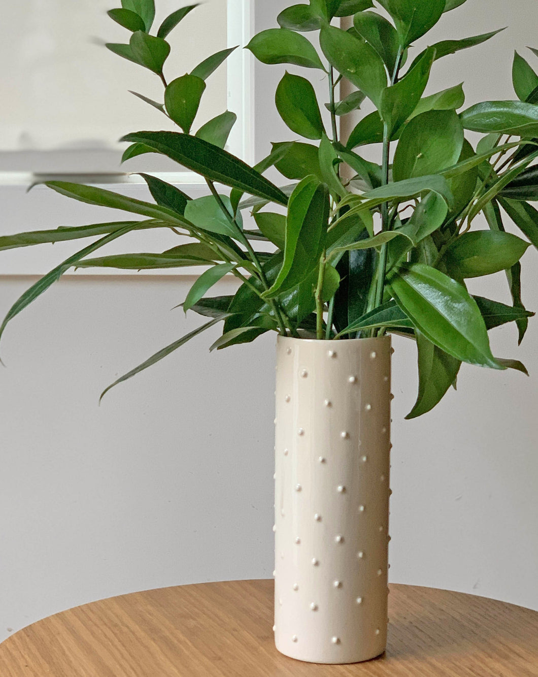 DOT CYLINDER VASE IN IVORY