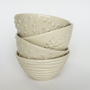 MEDIUM EVERYDAY BOWL IN IVORY WITH CARVED BRANCHES