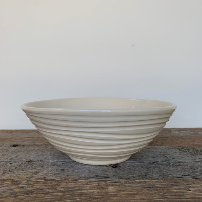 WAVE LINDA SERVING BOWL IN IVORY