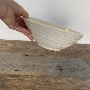 IVORY LINDA SERVING BOWL WITH WAVES