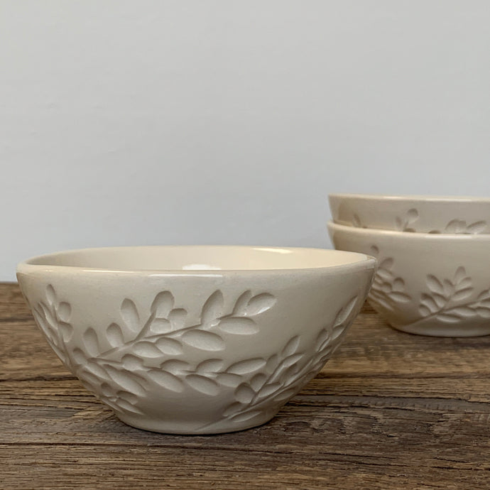 IVORY SMALL EVERYDAY BOWLS WITH BRANCHES