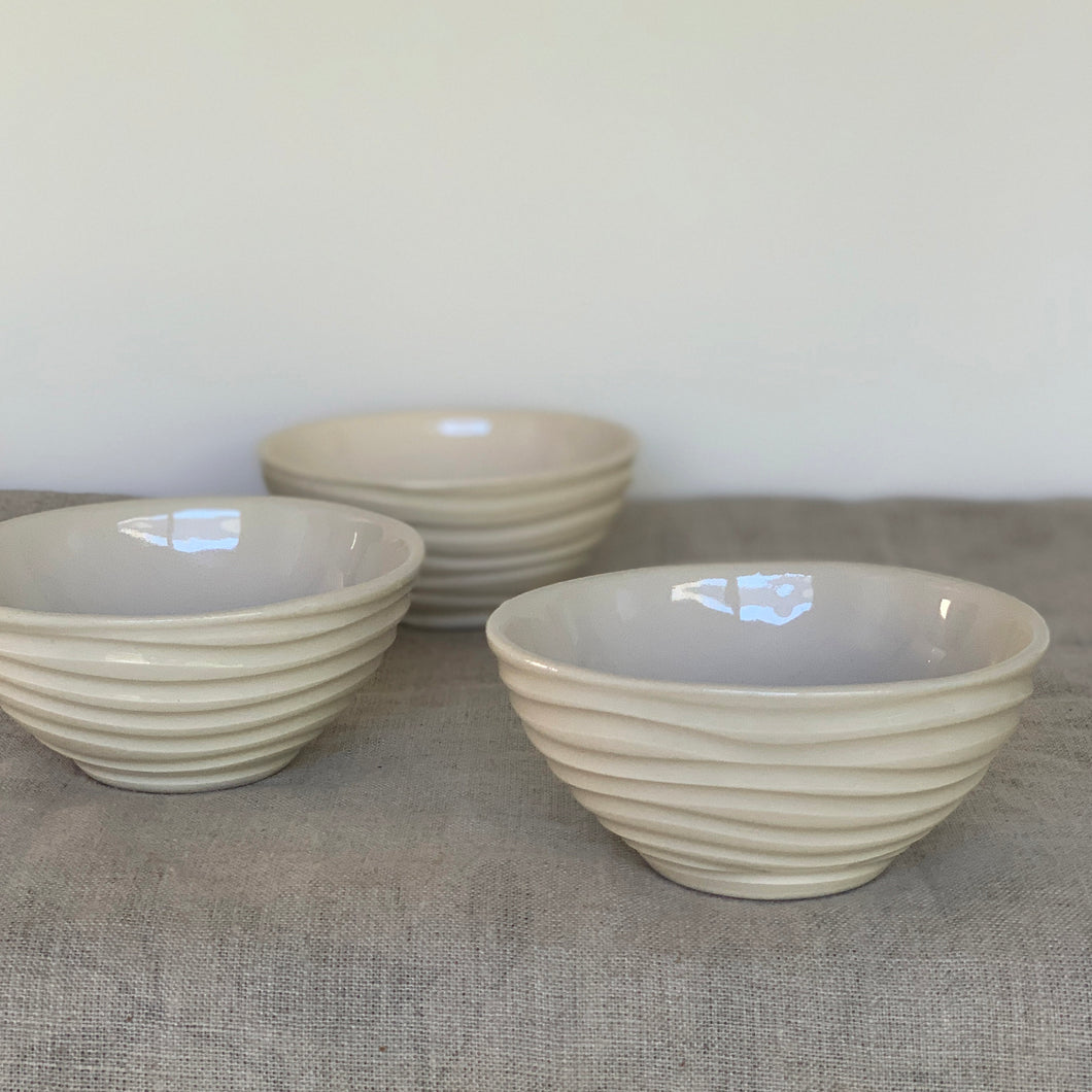 WAVE EVERYDAY BOWL IN IVORY (SET OF 4) SMALL