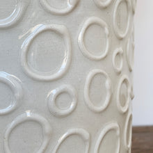 Load image into Gallery viewer, IVORY UTENSIL HOLDER WITH CIRCLES