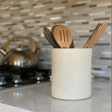 Load image into Gallery viewer, IVORY UTENSIL HOLDER IN CARVED WOOD GRAIN