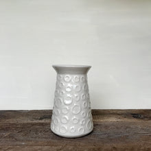 Load image into Gallery viewer, IVORY SHEREEN VASE WITH CIRCLES