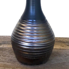 Load image into Gallery viewer, METALLIC BELLY VASE
