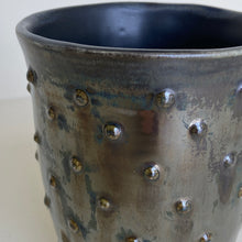 Load image into Gallery viewer, DOT MUG IN METALIC-15 OUNCES