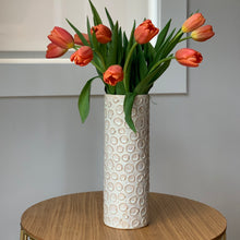 Load image into Gallery viewer, OATMEAL CYLINDER VASE WITH CIRCLES