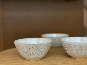 EVERYDAY BOWL IN OATMEAL WITH PUSSY WILLOWS (SET OF 2) MEDIUM