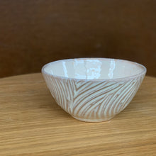 Load image into Gallery viewer, EVERYDAY BOWL  IN OATMEAL WITH WOODGRAIN (SET OF 2) MEDIUM