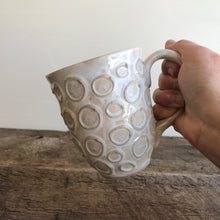 Load image into Gallery viewer, CIRCLE MUG IN OATMEAL-15 OUNCES