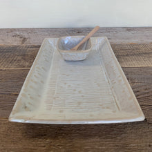 Load image into Gallery viewer, OATMEAL MEDIUM RECTANGLE PLATTER SET WITH STRIPES (7.5&quot; X 12.5)