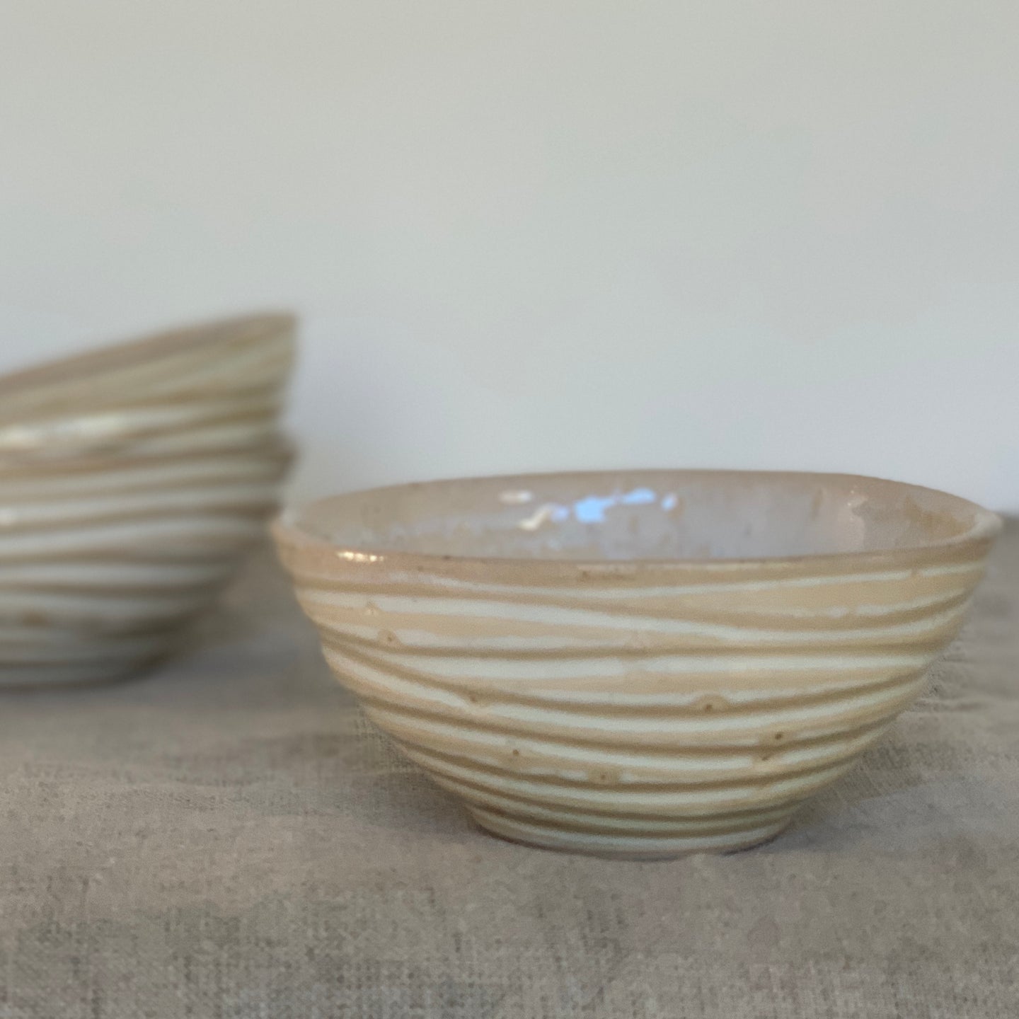 OATMEAL SMALL EVERYDAY BOWLS IN WAVE
