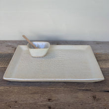 Load image into Gallery viewer, OATMEAL MEDIUM SQUARE PLATTER SET IN PEBBLE (12.5&quot;X12.5&quot;)