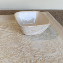 Load image into Gallery viewer, OATMEAL SMALL SQUARE PLATTER SET IN MEHNDI (11&quot;X11&quot;)