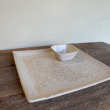 Load image into Gallery viewer, OATMEAL SMALL SQUARE PLATTER SET IN MEHNDI (11&quot;X11&quot;)
