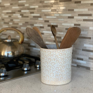 OATMEAL UTENSIL HOLDER WITH CIRCLES