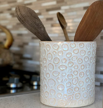 Load image into Gallery viewer, OATMEAL UTENSIL HOLDER WITH CIRCLES