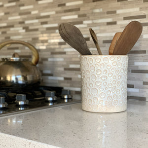 OATMEAL UTENSIL HOLDER WITH CIRCLES
