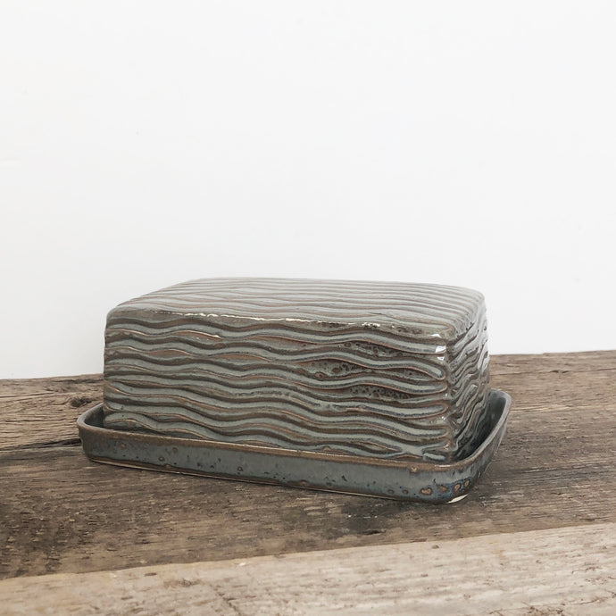 WAVE BUTTER DISH IN SLATE