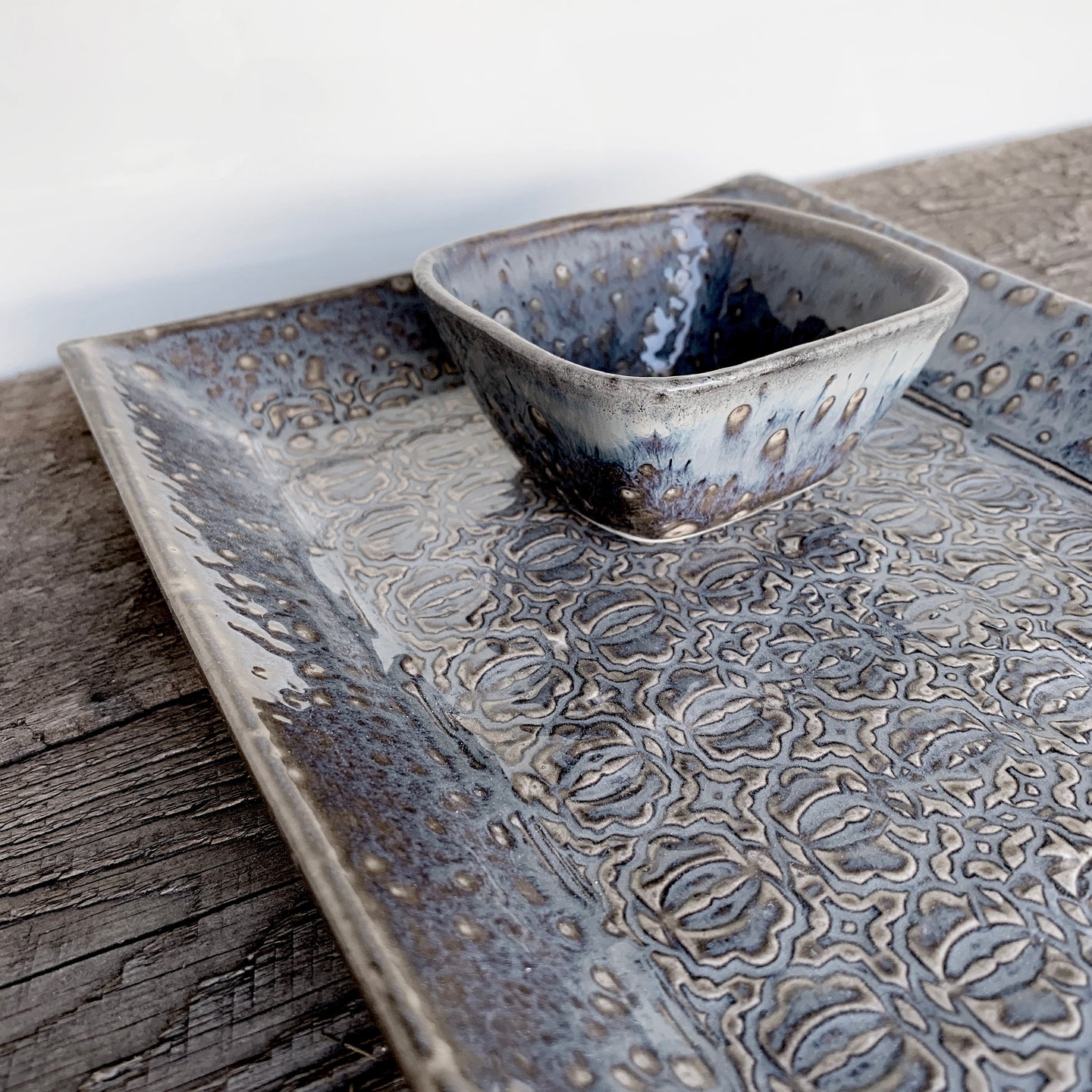 MEDIUM RECTANGLE PLATTER SET IN SLATE-BAROQUE (7.5