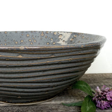 Load image into Gallery viewer, SLATE LINDA SERVING BOWL IN WAVE