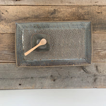 Load image into Gallery viewer, MEDIUM RECTANGLE PLATTER SET IN SLATE WITH PEBBLES