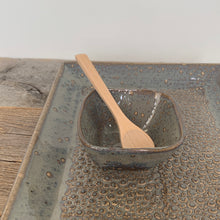 Load image into Gallery viewer, MEDIUM RECTANGLE PLATTER SET IN SLATE WITH PEBBLES