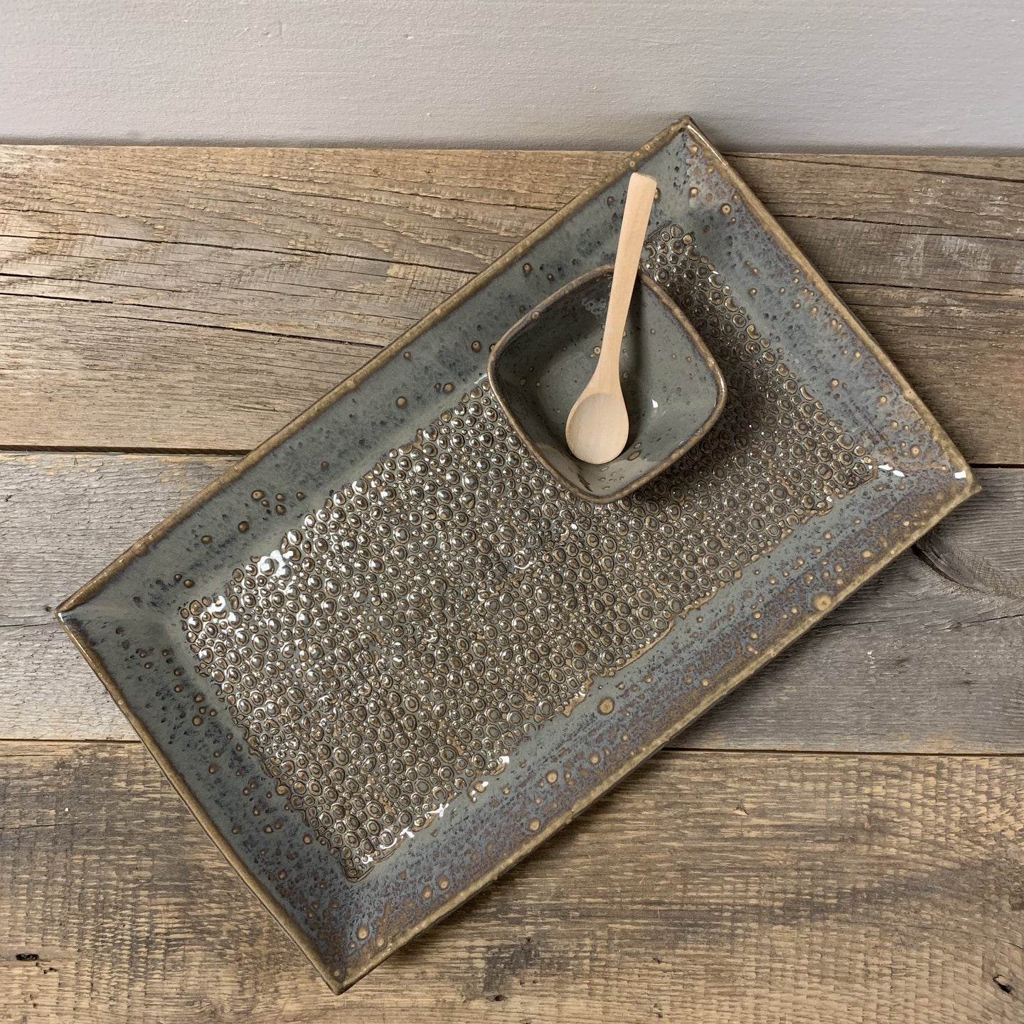 LARGE RECTANGLE PLATTER SET IN SLATE WITH PEBBLES