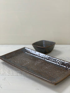 SMALL RECTANGLE PLATTER SET IN SLATE WITH WAVES