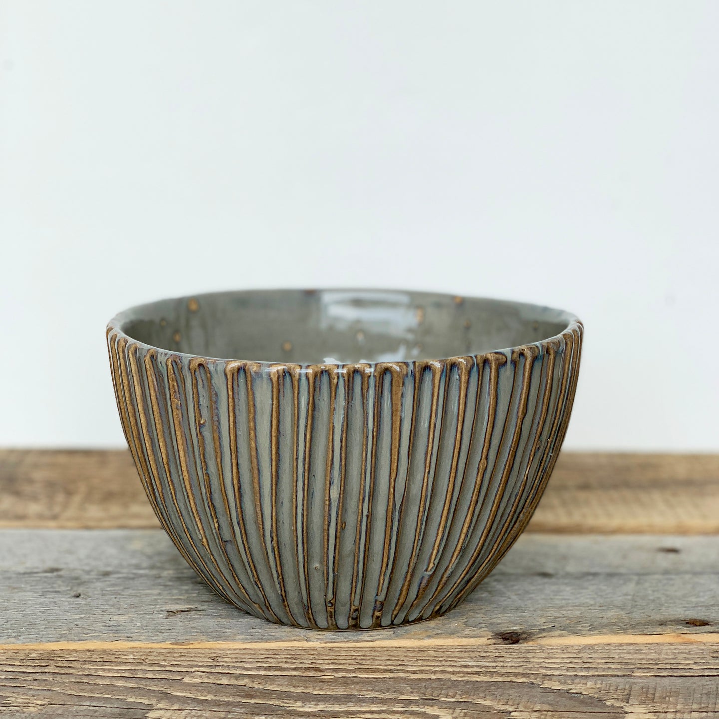SLATE TALI SERVING BOWL WITH STRIPES