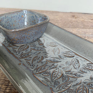 SMALL SKINNY PLATTER SET IN SLATE WITH LEAVES