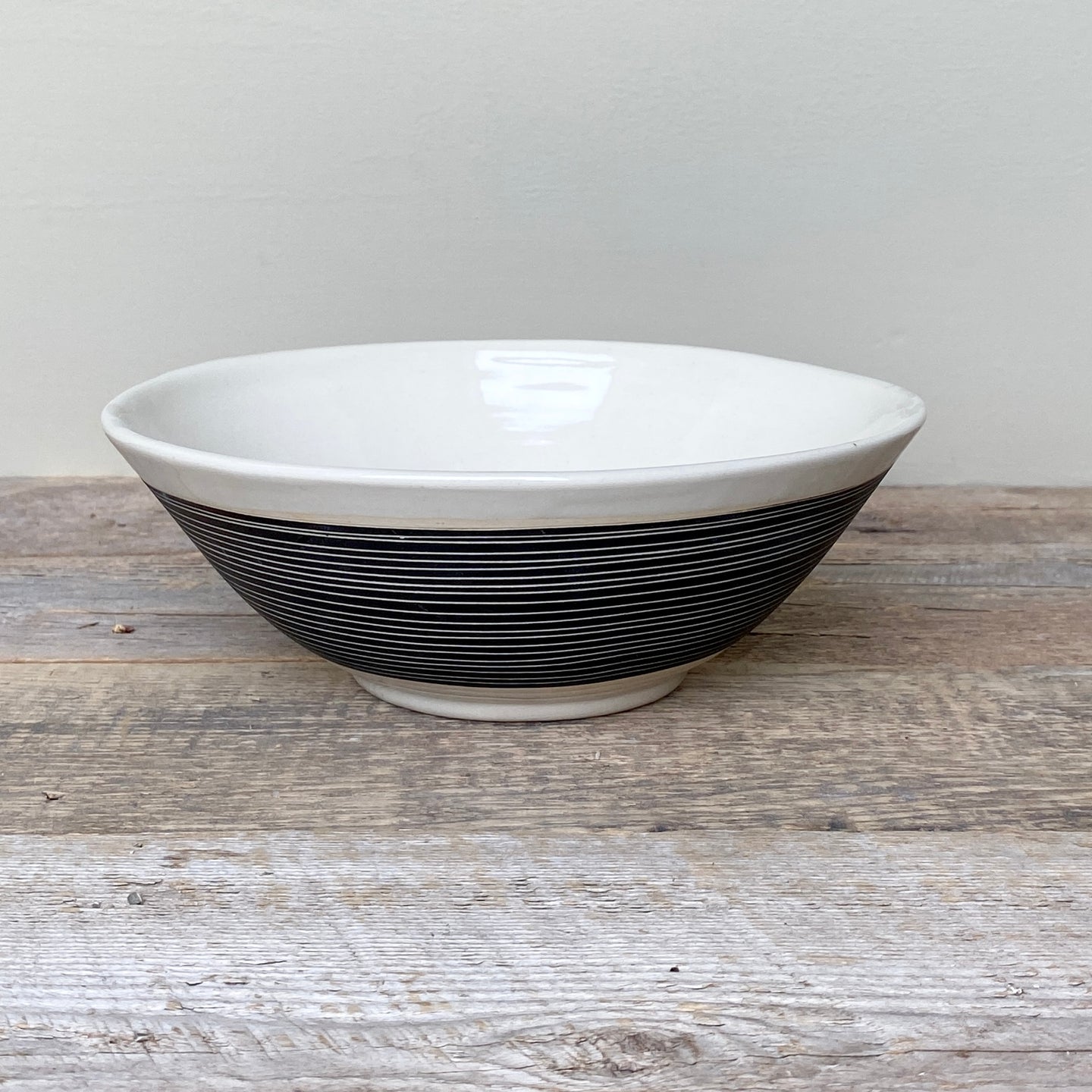 AFRICA MODERN SERVING BOWL WITH STRIPES