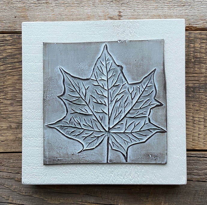 ART BLOCK WITH MAPLE LEAF 002