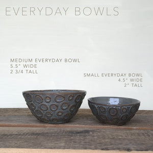 OATMEAL SMALL EVERYDAY BOWLS IN CORAL