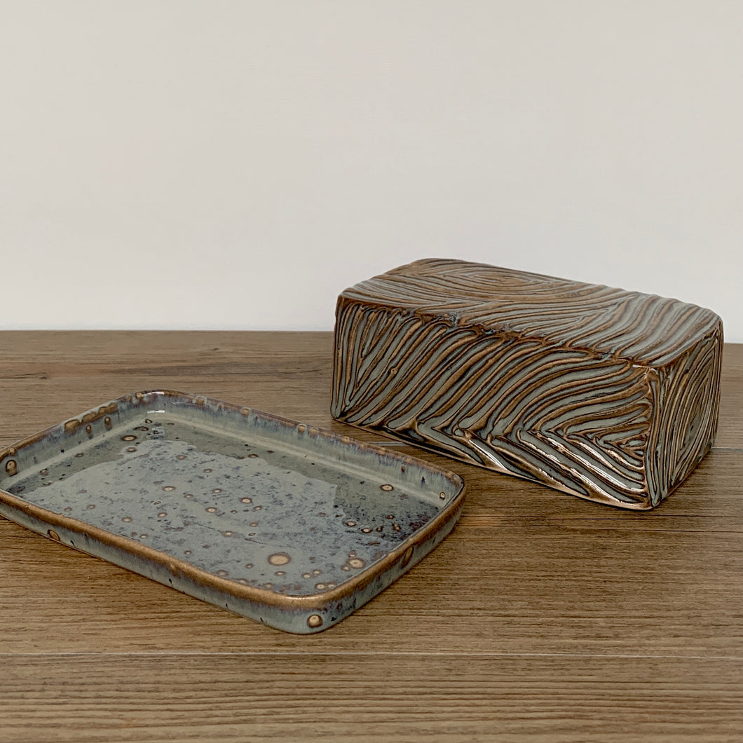 SLATE BUTTER DISH WITH CARVED WOOD GRAIN