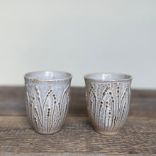 Load image into Gallery viewer, WINE CUPS IN OATMEAL WITH FLOWERS (SET OF 2)
